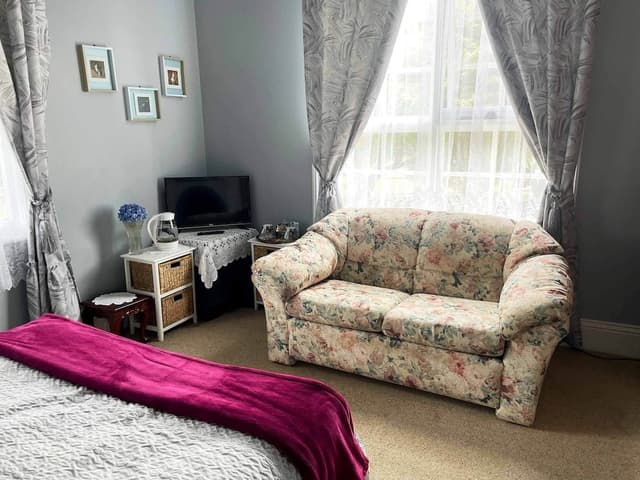 Oak Room, Deluxe Queen Room, Shared Bathroom