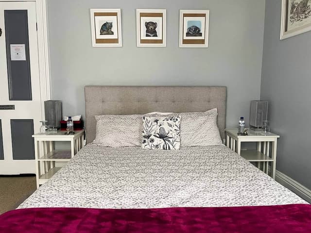 Oak Room, Deluxe Queen Room, Shared Bathroom