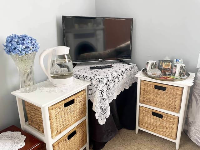 Oak Room, Deluxe Queen Room, Shared Bathroom