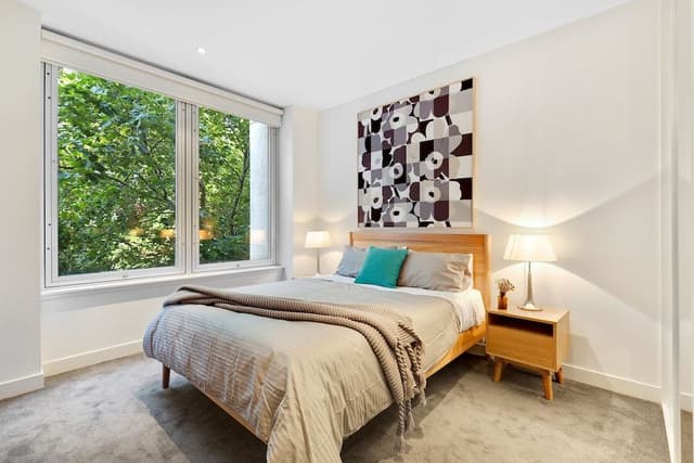 Izzy : 2 Bedroom 2 Bathroom Family Apartment