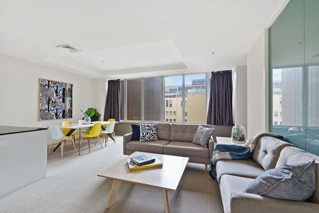 Izzy : 2 Bedroom 2 Bathroom Family Apartment