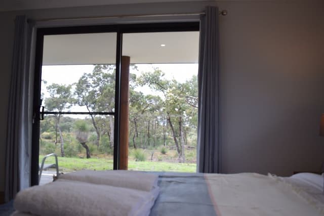 Deluxe Double Room, 1 Queen Bed, Partial Ocean View