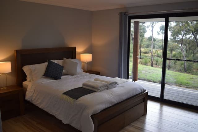 Deluxe Double Room, 1 Queen Bed, Partial Ocean View
