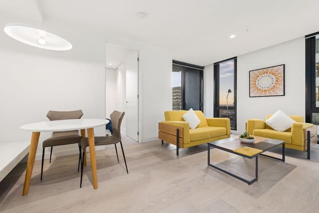 2 Bedroom King Bed Apartment