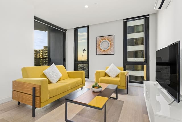 2 Bedroom King Bed Apartment