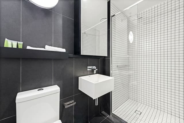 2 Bedroom King Bed Apartment