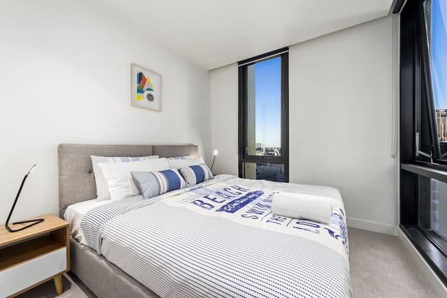 2 Bedroom King Bed Apartment