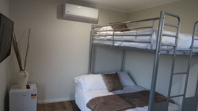Design Cabin, 2 Bedrooms, Kitchenette, Courtyard View