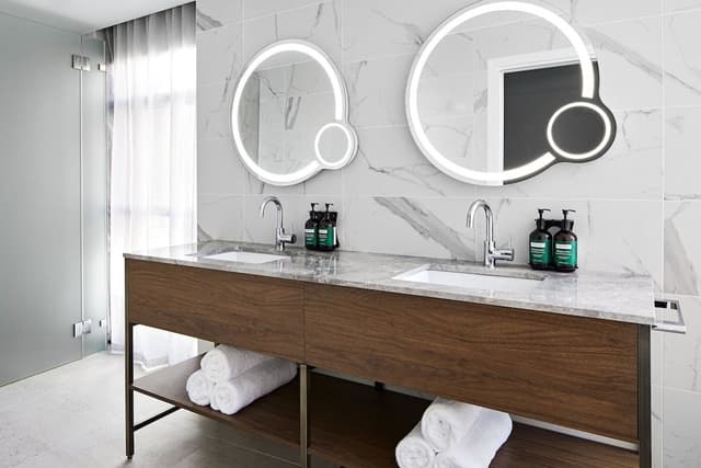 Junior Suite, 1 King Bed, City View