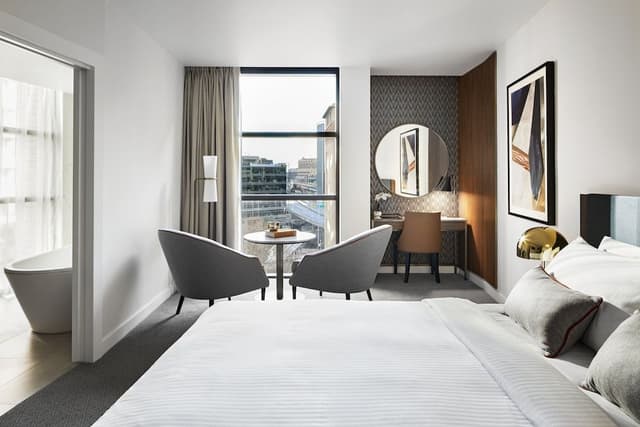 Premium Room, 1 King Bed, City View