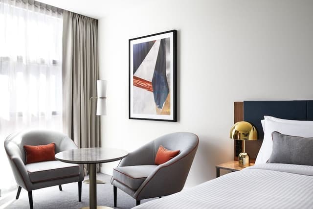 Junior Suite, 1 King Bed, City View