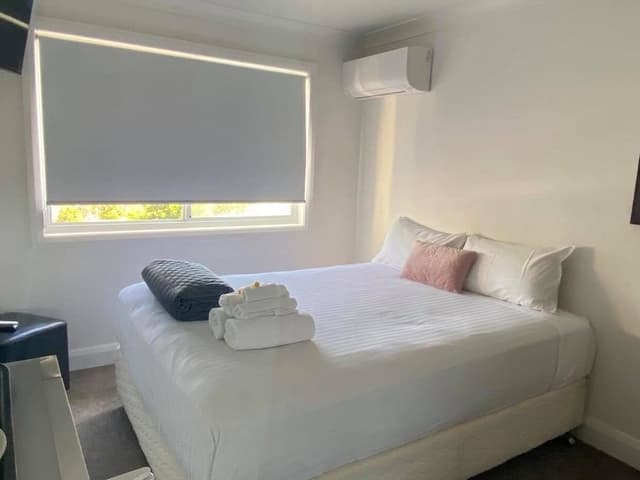 Classic Room, 1 King Bed, Non Smoking