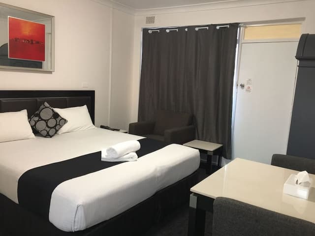 Classic Room, 1 King Bed, Non Smoking