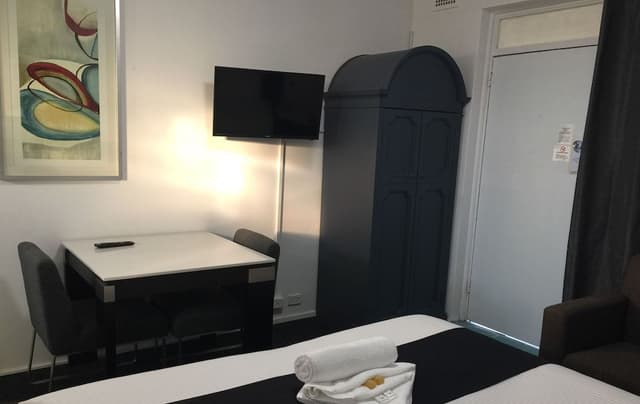 Classic Room, 1 King Bed, Non Smoking