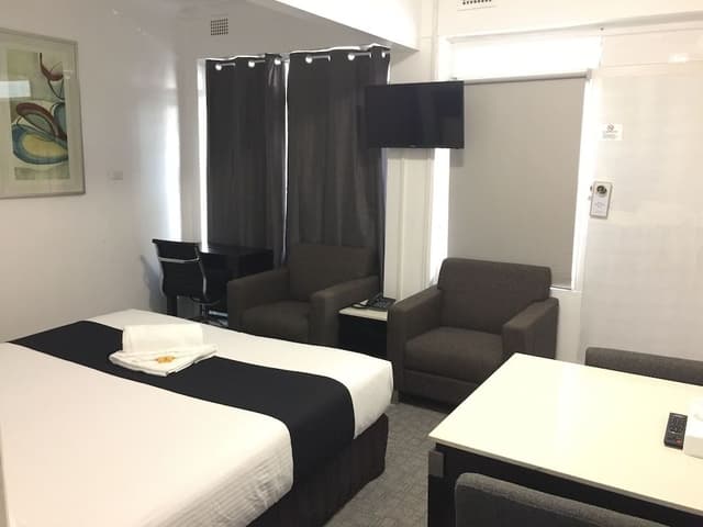 Classic Room, 1 King Bed, Non Smoking