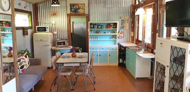 Fig Tree Retro Studio (Pets welcome)