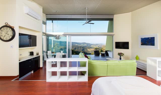 Deluxe King Suite