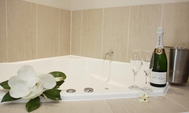 King Spa Room