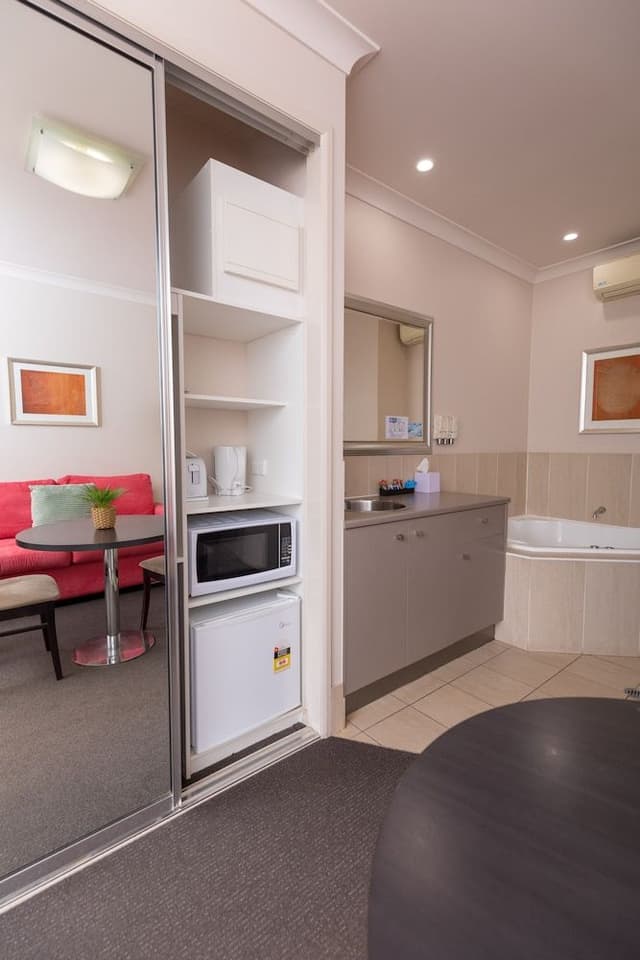King Spa Room