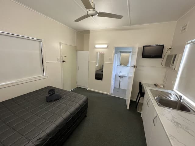 Deluxe Double Room, 1 Queen Bed, Kitchen