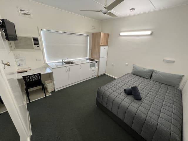 Deluxe Double Room, 1 Queen Bed, Kitchen