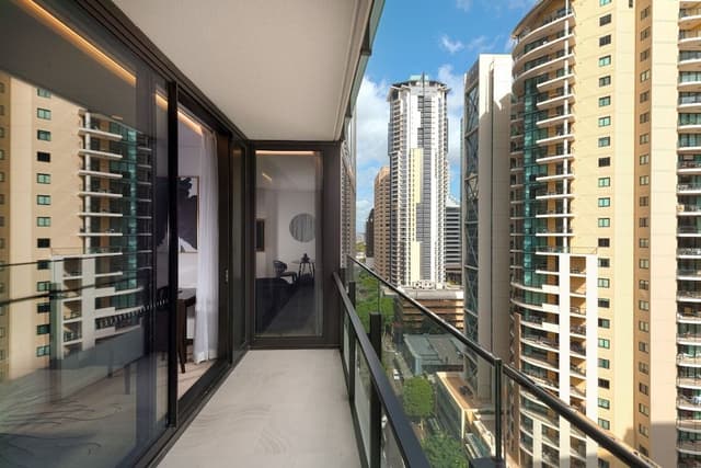 Club Suite, 1 King Bed, City View (Balcony)