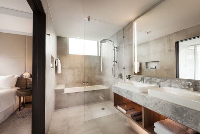 Club Suite, 1 King Bed, City View (Balcony)