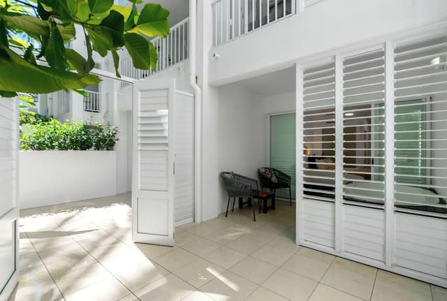 Ground Floor 2 Bedroom with patio and easy pool access (341718)