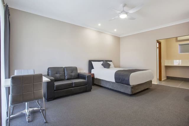 Deluxe Room, 1 Queen Bed