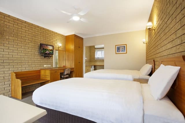 Executive Suite, 1 Bedroom, Non Smoking (Executive Twin Suite)