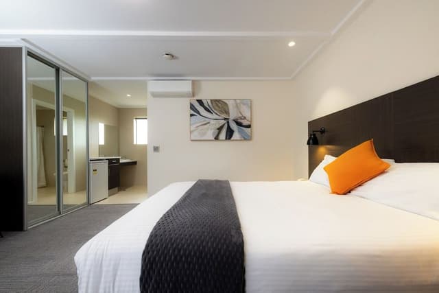 Premier Room, Queen Accessible