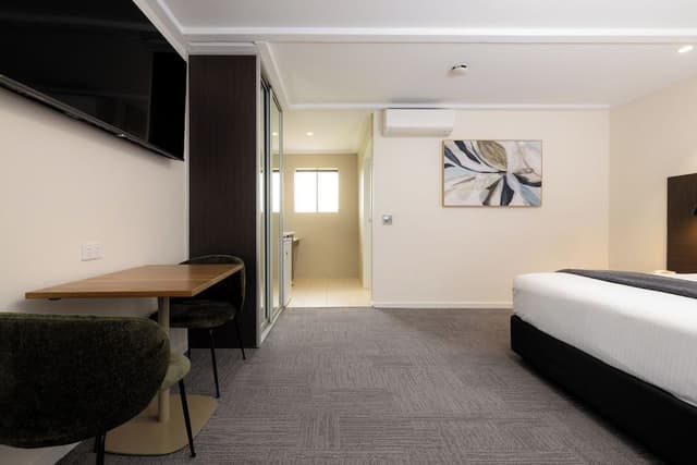 Premier Room, Queen Accessible