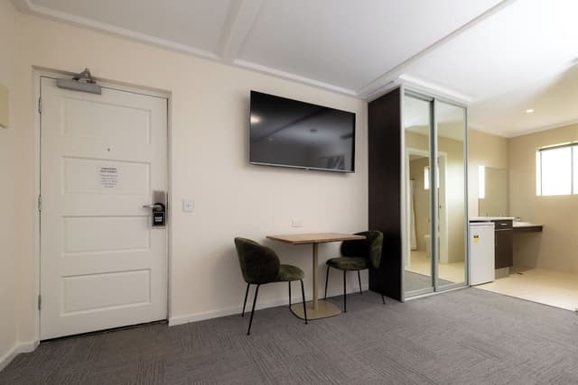 Premier Room, Queen Accessible
