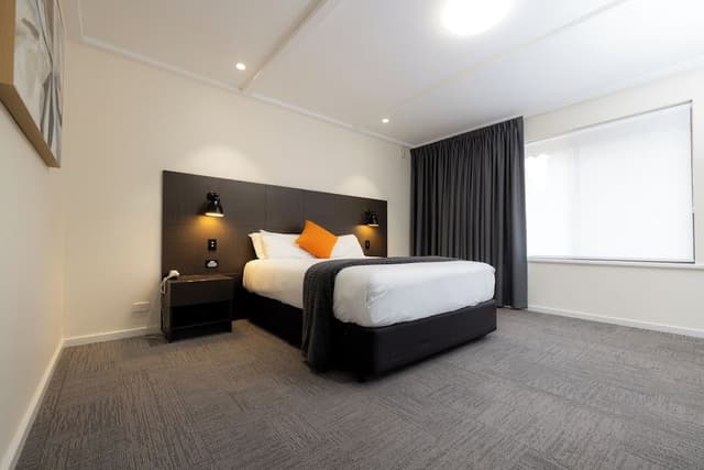 Premier Room, Queen Accessible