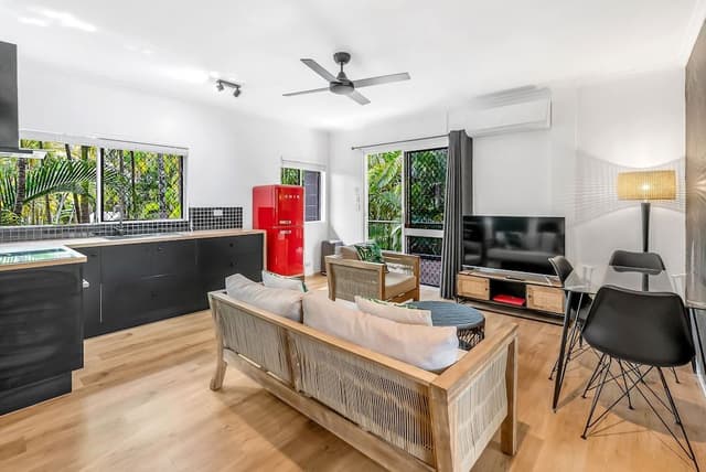 2 Bedroom Apartment with Balcony, Garden View