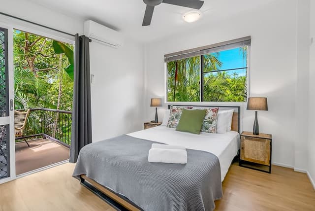 2 Bedroom Apartment with Balcony, Garden View