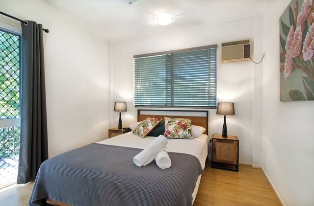 1 Bedroom Apartment with Pool View