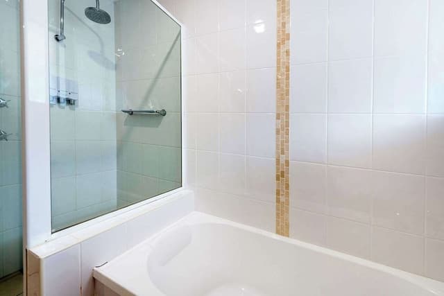 Three Bedroom Apartment - One Queen, One Double & Two Single Beds