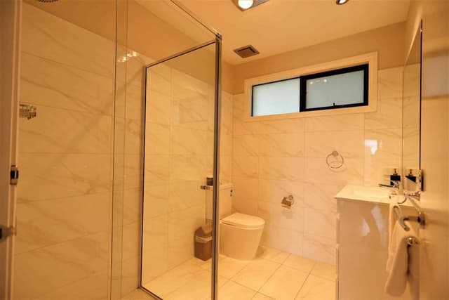 Deluxe 4 Bedroom Holiday House