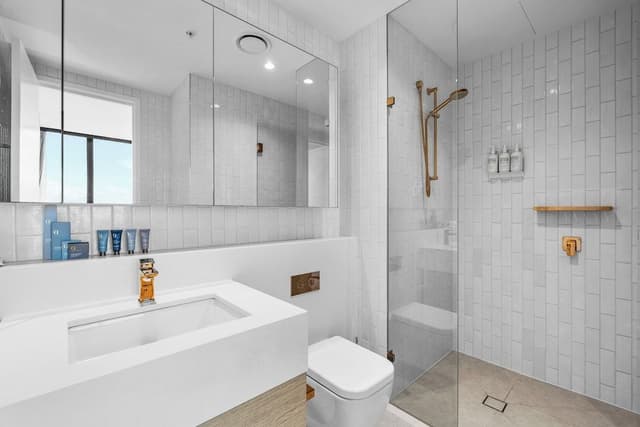 3 Bedroom 3 Bathroom City View Apartment