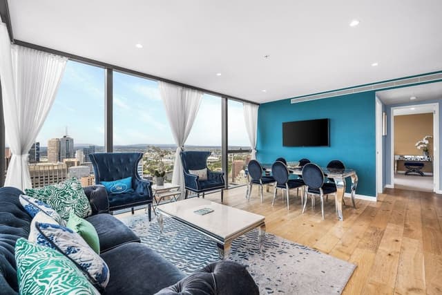 3 Bedroom 3 Bathroom City View Apartment
