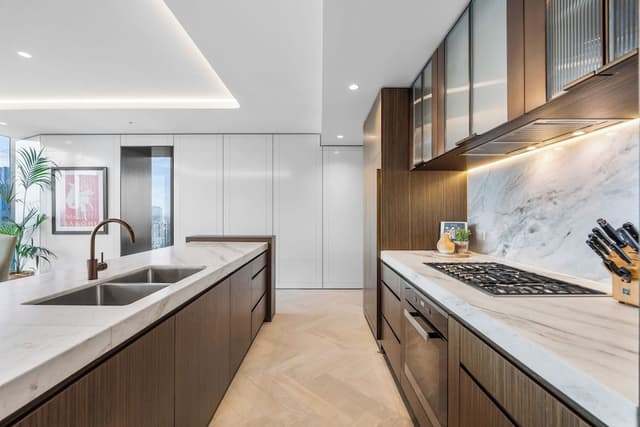 3 Bedroom 3 Bathroom City View Sub Penthouse Apartment