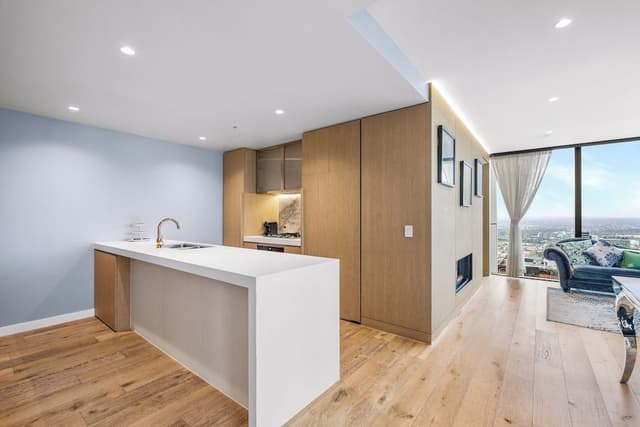 3 Bedroom 3 Bathroom City View Apartment
