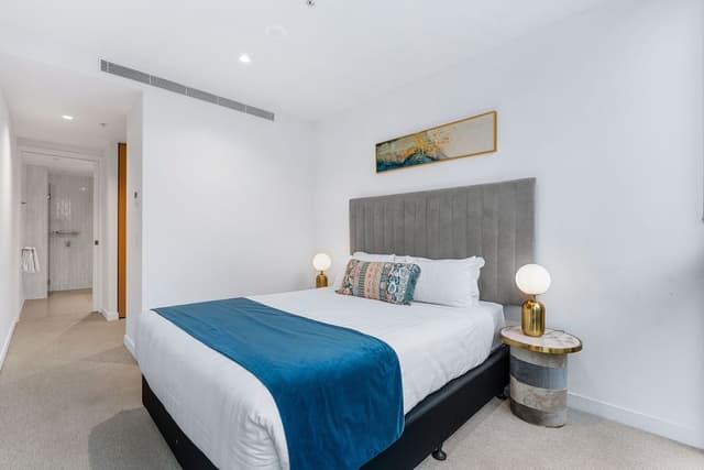 3 Bedroom 3 Bathroom City View Apartment