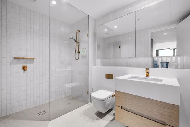3 Bedroom 3 Bathroom City View Apartment