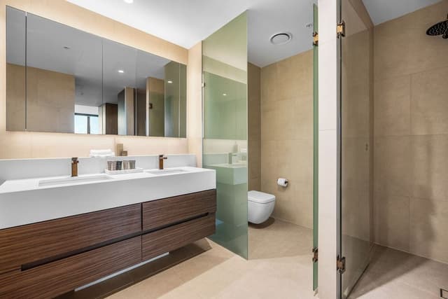 3 Bedroom 3 Bathroom City View Sub Penthouse Apartment