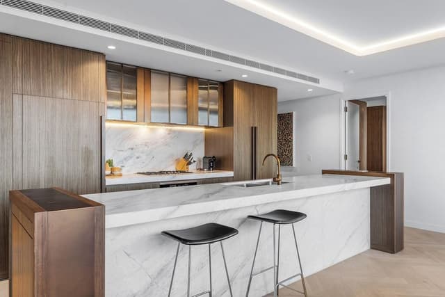 3 Bedroom 3 Bathroom City View Sub Penthouse Apartment