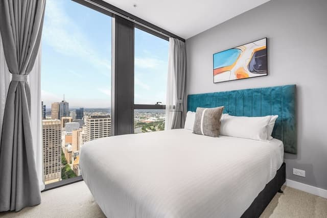 3 Bedroom 3 Bathroom City View Apartment