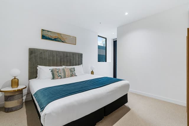 3 Bedroom 3 Bathroom City View Apartment