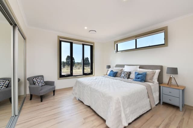 Deluxe House, 4 Bedrooms, Pool Access, Vineyard View